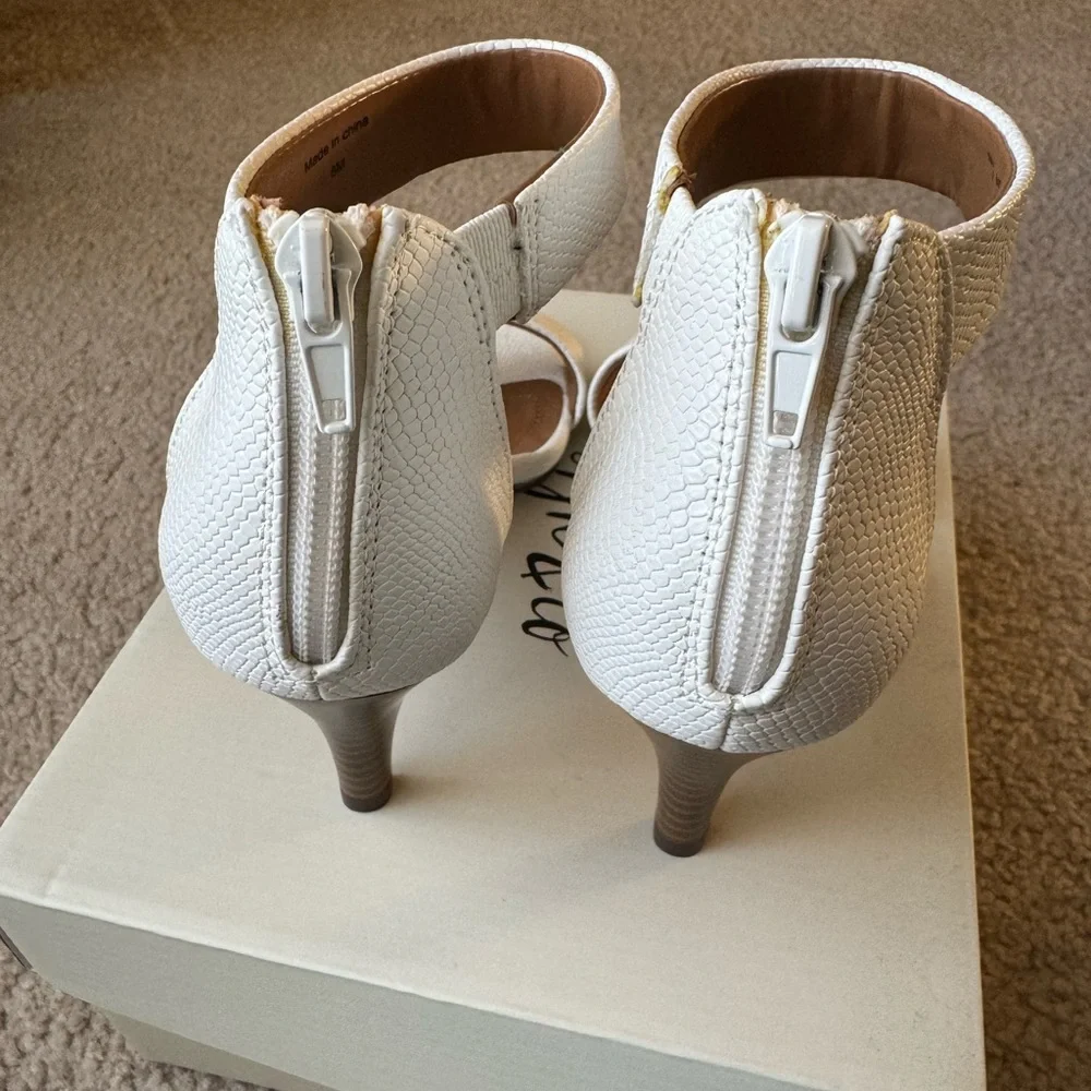 Style & Co White strappy Heel - Size 6 - Picture 2 of 4